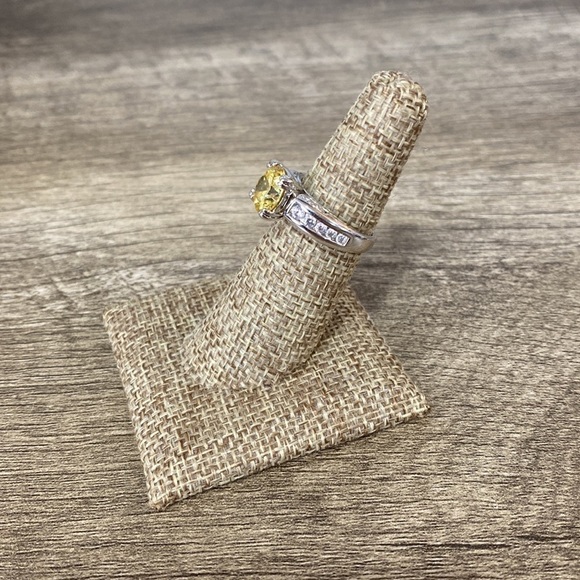.925 SS ring with Canary yellow stone - Picture 2 of 7